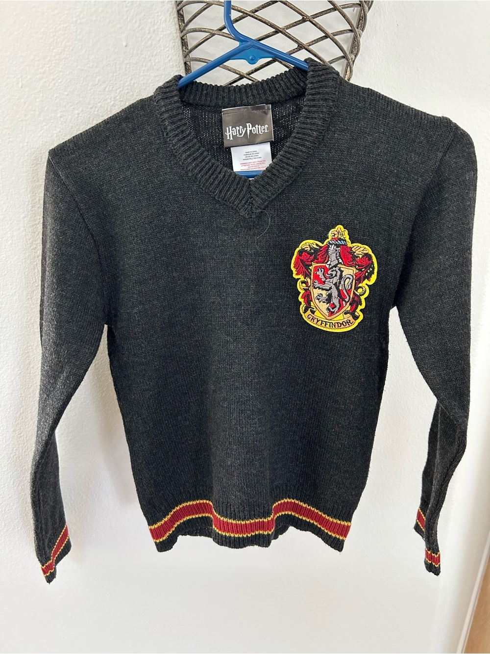Boys/ Kids Harry Potter Gryffindor V-Neck Sweater Black, Red & Gold Trim. Small
